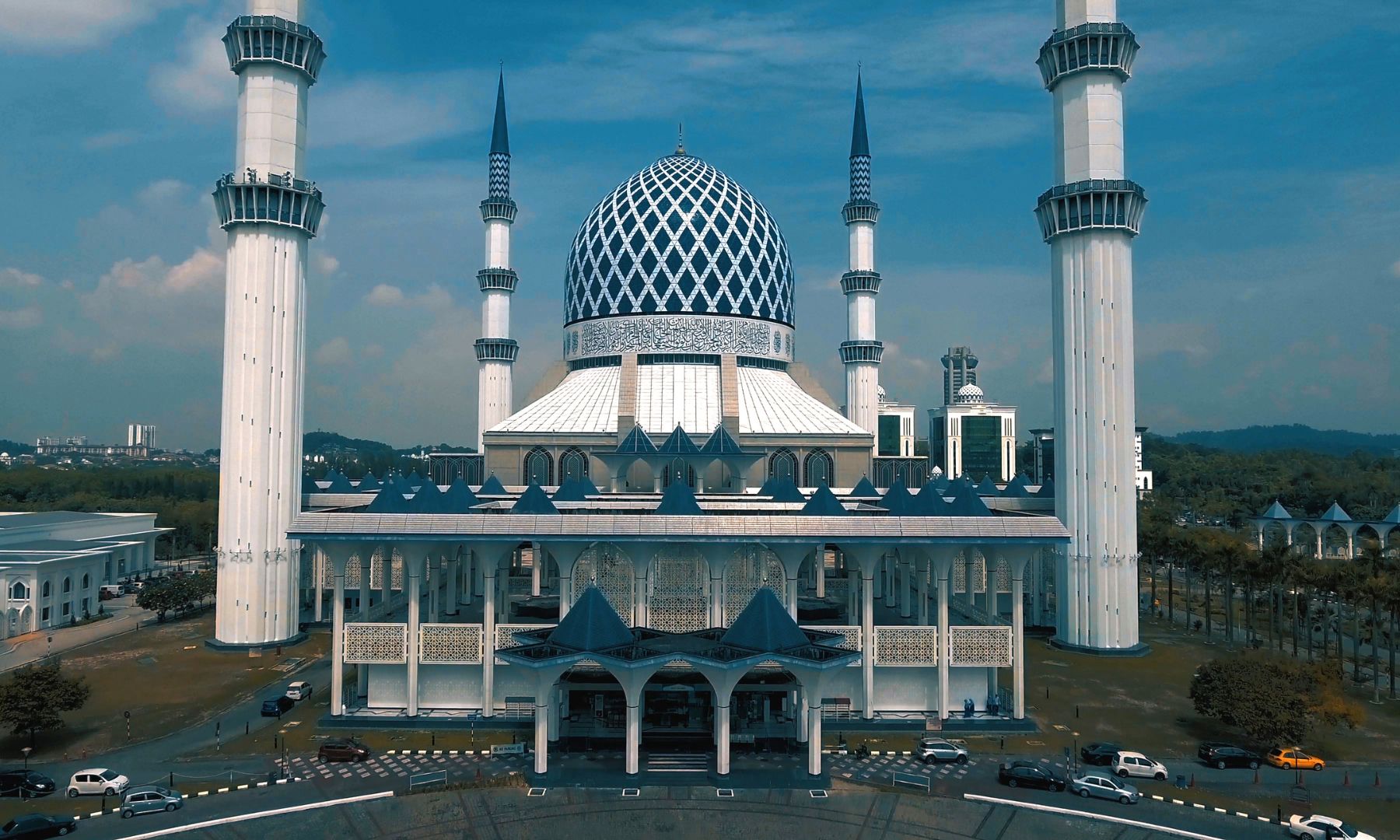 ブルーモスク 到着・モスク内の英語ガイドがご案内